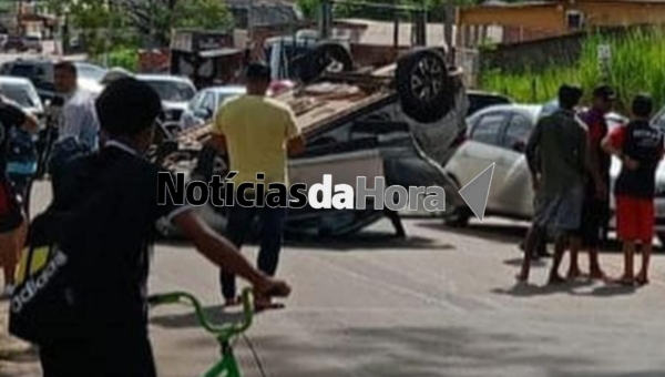 Colisão causa capotamento de veículo na Estrada Jarbas Passarinho; Veja!